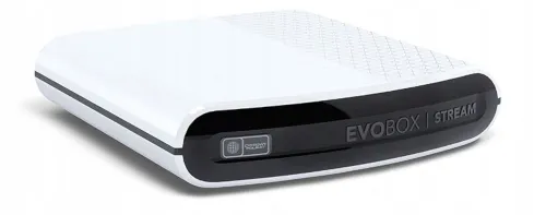 Cyfrowy dekoder internetowy Polsat Box Dekoder do odbioru kanałów telewizyjnych przez internet z czarnym panelem przednim z logo Cyfrowy Polsat po lewej oraz Evobox Stream po prawej stronie