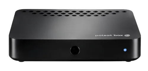 Cyfrowy dekoder Polsat Box Lite 4K Czarny dekoder Polsat Box z perforowaną górną powierzchnią, niebieskim wskaźnikiem LED i logo na obudowie